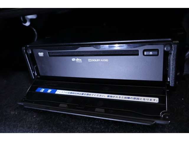 ディスプレイオーディオでCD＆DVDの再生も可能です。