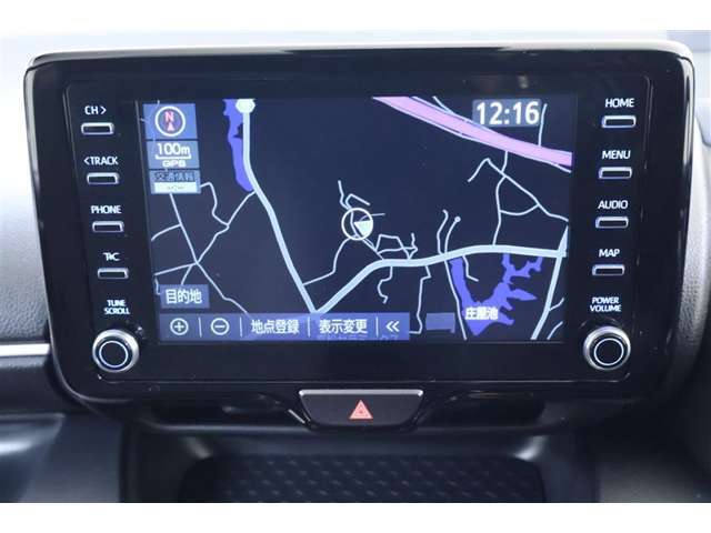 ディスプレイオーディオ搭載車です（T-コネクトナビ）。Blue toothも付いています。（フルセグテレビ機能のご利用は別途お手続きが必要になる場合があります）