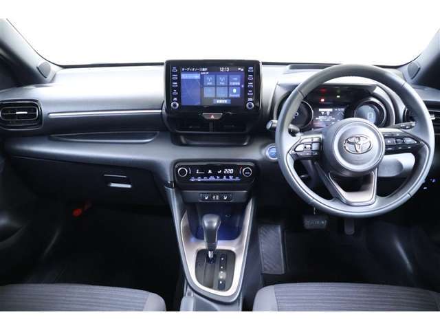 素材とデザインにこだわったコンパクトカーとは思えない質感の高いインテリアです