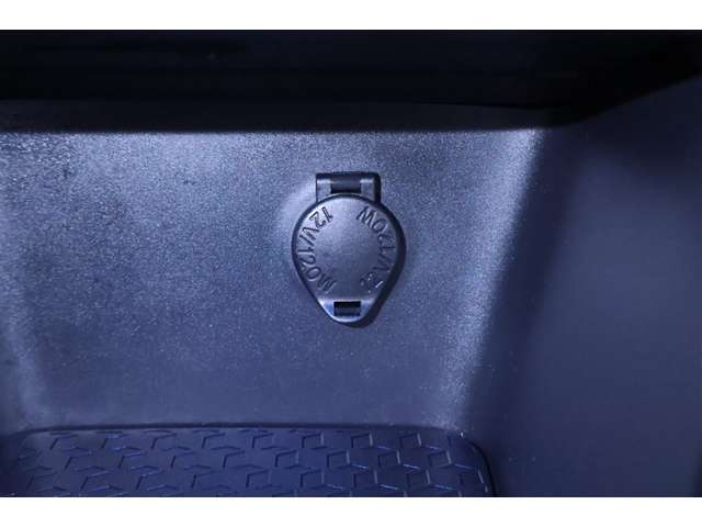 12V/120Wのアクセサリーソケットが付いてます