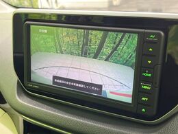 【バックカメラ】駐車時に後方がリアルタイム映像で確認できます。大型商業施設や立体駐車場での駐車時や、夜間のバック時に大活躍！運転スキルに関わらず、今や必須となった装備のひとつです！