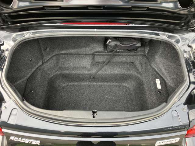 必要十分な広さの荷室です！