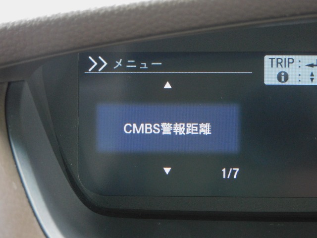 CMBS（追突軽減ブレーキ）・ミリ波レーダーと単眼カメラで前走車や歩行者」を検知。衝突する恐れがある場合音とディスプレーで警告をしさらに接近すると軽いブレーキ、強いブレーキと段階的に衝突回避を支援