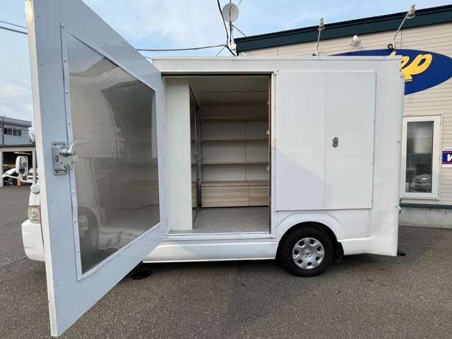 左横からの大きな扉を開けた画像です。様々なアイテムに対応します。