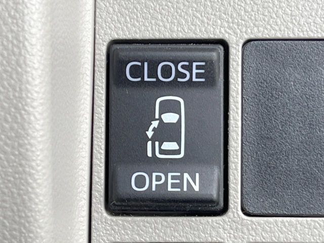 【パワースライドドア】スマートキーや運転席のスイッチでスライドドアの開閉が可能♪電動だから力を入れてドアを開ける必要が無く、小さいお子様でも、重い荷物を持っている時もラクに開け閉めできます♪