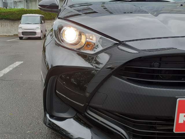 お好みのバルブに交換可能なハロゲンヘッドライトです。別途LEDバルブのご検討いかがでしょうか？