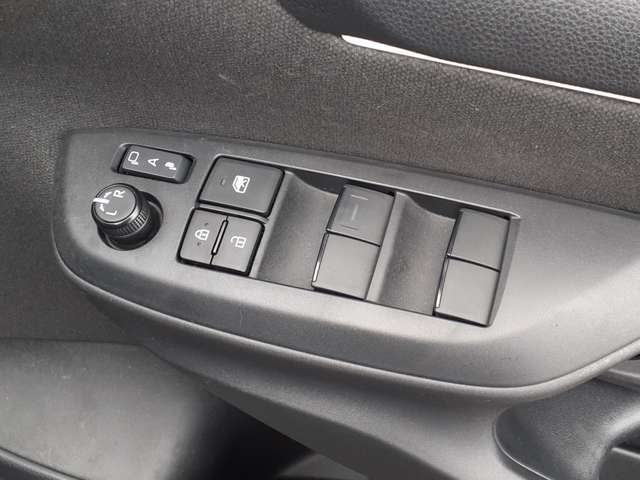 ドアポケットは小物を入れておくのに便利そうです。