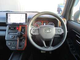 タフトの運転席廻りになります。ひじ掛けや収納など便利な装備がついてます！