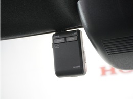 ◆ドライブレコーダー◆映像・音声などを記録する自動車用の装置です。　もしもの事故の際の記録はもちろん、旅行の際の思い出としてドライブの映像を楽しむことができます。