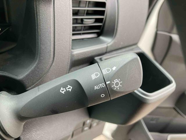 3.「認定中古車カルテ」は、走行距離や修復歴に加えてキズ・凹みの有無・状態や消耗品の交換、過去の整備状況がわかります。