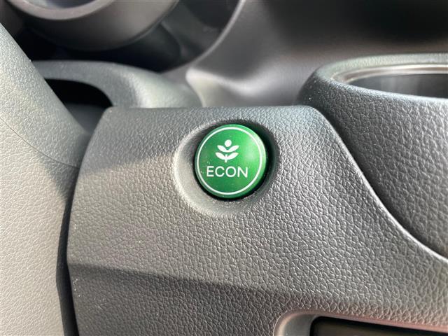 気になる車はすぐにお問い合わせください！画面右側の0066から始まる無料ダイヤルからお問い合わせ下さい！専門スタッフがお車のご質問にお答えいたします！