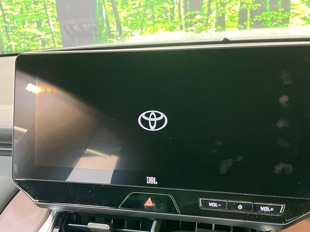 【メーカー純正ナビ】インテリアに溶け込むスタイリッシュな「専用設計」メーカーナビを装備♪視認性や操作性など基本性能にも優れ、より上質なカーライフをお楽しみいただけます。