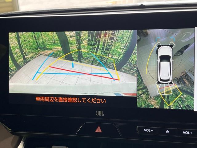 【パノラミックビューモニター】専用のカメラにより、上から見下ろしたような視点で360度クルマの周囲を確認することができます☆死角部分も確認しやすく、狭い場所での切り返しや駐車もスムーズに行えます。