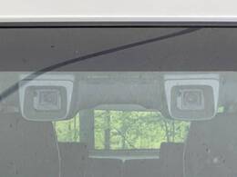 【スズキ　デュアルブレーキサポート】走行中に前方の車両等を認識し、衝突しそうな時は警報とブレーキで衝突回避と被害軽減をアシスト。より安全にドライブをお楽しみいただけます。