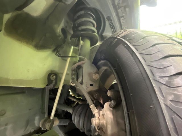 お車を安心してお乗りいただく為には、足回りの定期点検が欠かせません。サービスサポート（有償保証）では無料点検もご提供しており、安心のカーライフをお過ごしいただけるサポート体制が整っています。