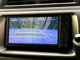 【バックカメラ】駐車時に後方がリアルタイム映像で確認できます。大型商業施設や立体駐車場での駐車時や、夜間のバック時に大活躍！運転スキルに関わらず、今や必須となった装備のひとつです！