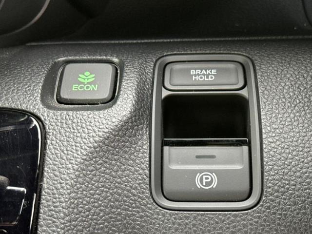お車に合わせて無料保証以外にも、保証範囲、期間、距離を拡充させた有料保証もご用意しております！中古車の購入が初めてで不安・・・というお客様もご安心ください！