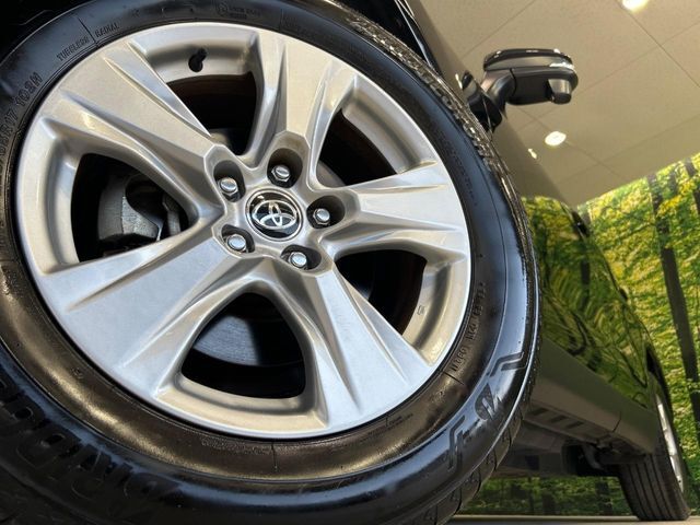 【純正17インチアルミホイール】外観にマッチした純正アルミホイールを装着しております。各種社外アルミホイールや、スタッドレスタイヤも取扱いしております。是非ご相談ください♪