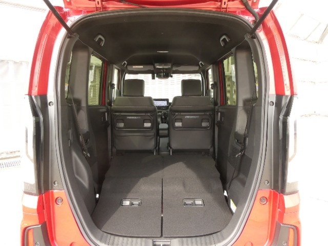 ◆リアシートを使用しない時はこの通り更に広々ラゲッジスペースの出来上がりです、たくさんの荷物が積み込み可能です！