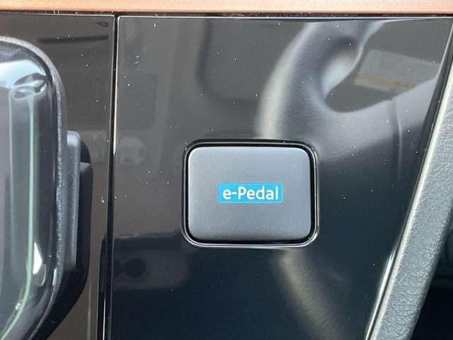 e-Pedalで発進、加減速、停止までアクセル操作だけで速度調節できます。