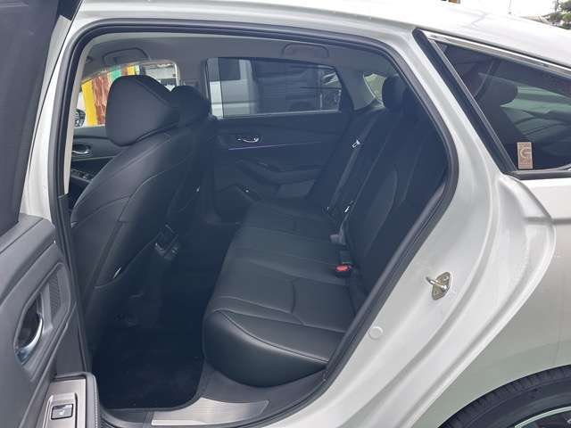 ★5年間新車保障★初度登録から5年間の新車保証が含まれています。長期間、安心してお乗り頂けます！保障費用は支払総額に含まれています！遠方のお客様は保証継承後、お近くのディーラーにて保証が受けられます！