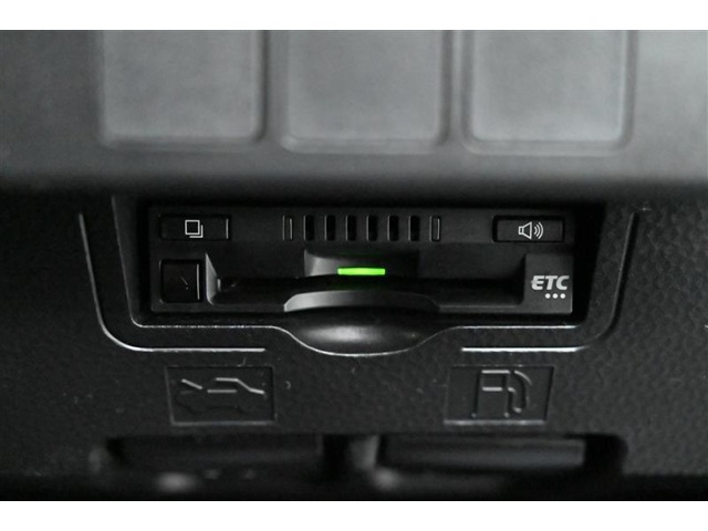 ETC車載器です。　高速・有料道路の料金をキャッシュレス、スムーズに通過できます。