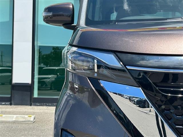 【ライト・ランプ】ワレもなく綺麗な状態なので、悪天候や夜間の走行も視界良好で安心してお乗りいただけます。ヘッドライト・ホイール・フロントガラスなど色々な部分コーティングをご用意しております！