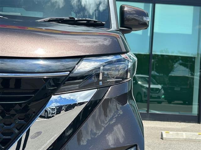 【ライト・ランプ】ワレもなく綺麗な状態なので、悪天候や夜間の走行も視界良好で安心してお乗りいただけます。ヘッドライト・ホイール・フロントガラスなど色々な部分コーティングをご用意しております！