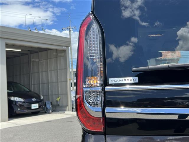 【ライト・ランプ】ワレもなく綺麗な状態なので、悪天候や夜間の走行も視界良好で安心してお乗りいただけます。ヘッドライト・ホイール・フロントガラスなど色々な部分コーティングをご用意しております！