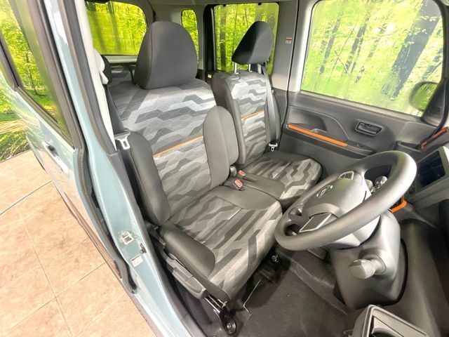 運転席シート廻りは使用感も少なく、良好な状態となっています。丁寧に使われていたことがよくわかりますね。