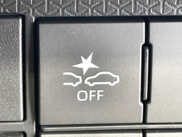 【スマートアシスト】走行中に前方の車両等を認識し、衝突しそうな時は警報とブレーキで衝突回避と被害軽減をアシスト。より安全にドライブをお楽しみいただけます。