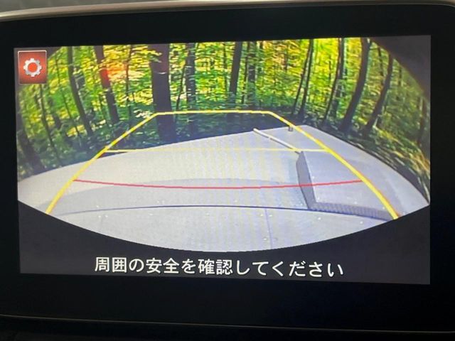 【バックカメラ】駐車時に後方がリアルタイム映像で確認できます。大型商業施設や立体駐車場での駐車時や、夜間のバック時に大活躍！運転スキルに関わらず、今や必須となった装備のひとつです！