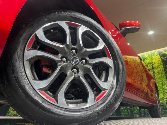 【純正16インチアルミホイール】外観にマッチした純正アルミホイールを装着しております。各種社外アルミホイールや、スタッドレスタイヤも取扱いしております。是非ご相談ください♪