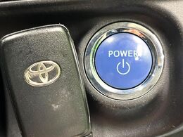 【オートエアコン】一度お好みの温度に設定すれば、車内の温度を検知し風量や温度を自動で調整。暑い…寒い…と何度もスイッチ操作をする必要はありません。快適な車内空間には必須の機能ですね♪