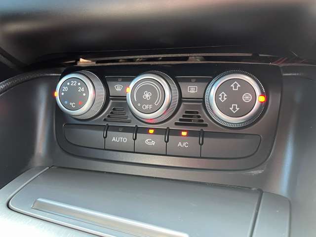 LIBERALAでは多種多様の車種をご用意させていただいております。お客様がご納得いくまで、そのお車の持つ特性を五感すべてで感じ取っていただける場をご提供します。
