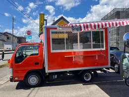 2槽シンク オーニング 作業台×2 換気扇 給排水 冷凍ストッカー 冷凍冷蔵庫 外部電源・コード コンセント×2 LEDライト カウンター