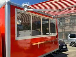 2槽シンク オーニング 作業台×2 換気扇 給排水 冷凍ストッカー 冷凍冷蔵庫 外部電源・コード コンセント×2 LEDライト カウンター