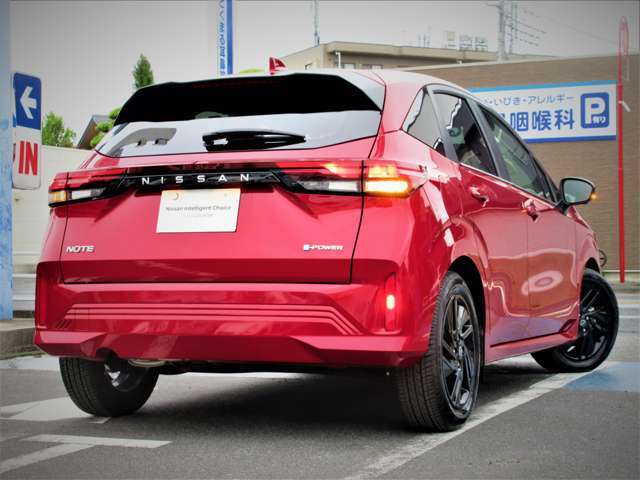 当社・日産プリンス埼玉の新車店舗などにて社有車として使用していたお車です。　ディ-ラ-オプションカタログに掲載の部品は、お車と一緒にご購入いただくことが可能ですので、お気軽にお申し付けください。