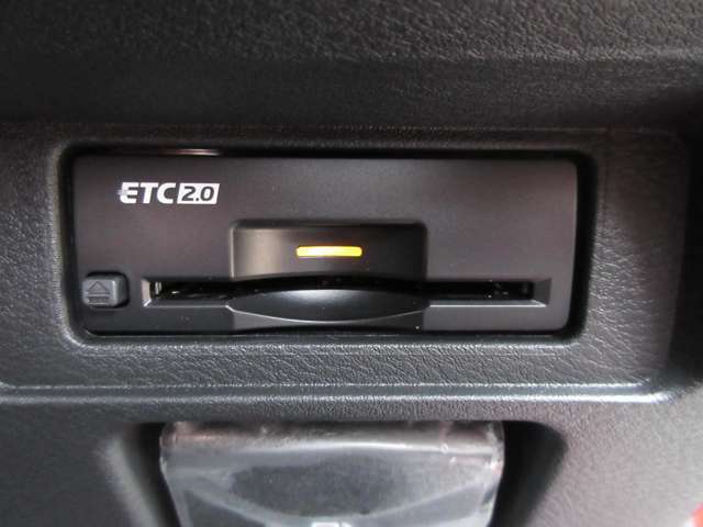 スッキリと収まったETC2.0ユニット。　やはり便利さからマストアイテムになってきましたね。