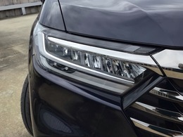 【LEDヘッドライト】ディスチャージヘッドライト（HID）と同等の明るさで、夜道や雨天走行が明るく視界良好！！　フォグライトも装備で、安心感さらにUPです♪安心ドライブを楽しんで下さい♪