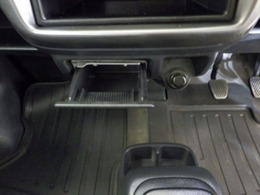 【禁煙表記について】タバコの臭いは感じられませんが、その他車内のニオイに関しては個人の主観となる為、実車確認の際に確認して頂いております。ご了承お願い致します。