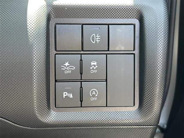 こちら運転席周りの操作部分の写真になります。各部しっかり動作の確認をしておりますので、ご安心だくさい。また、第三者機関の鑑 定書もありますので、そちらも併せて、ご確認いただければ幸いです！