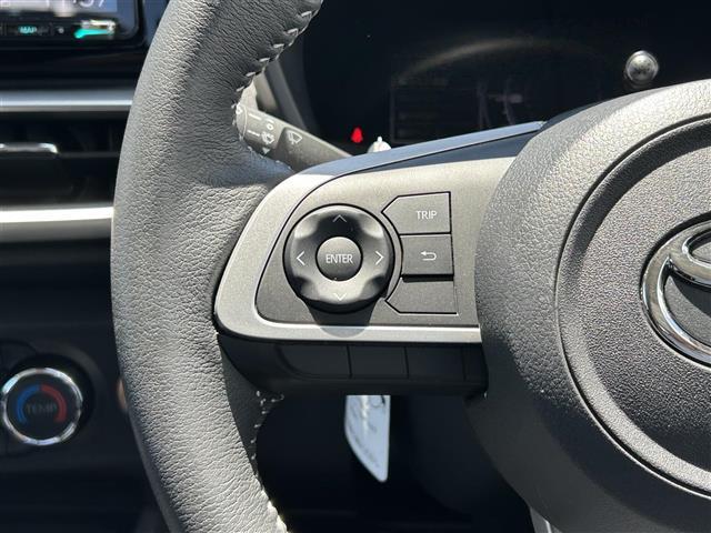 こちらはハンドルの写真です。中古車なので、若干の使用感はありますが、破損、不具合等はありません。ユーザー様から買取した車両を、一台一台チェックして問題のない車両を珪砂しております。ご安心ください。