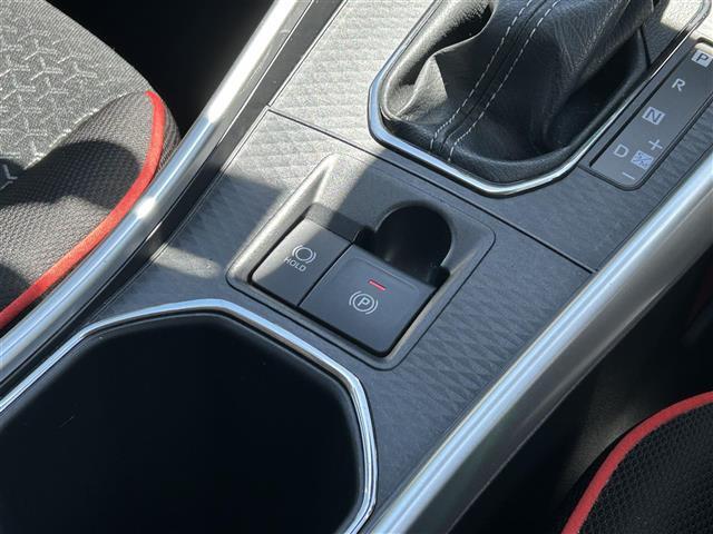 こちら運転席周りの操作部分の写真になります。各部しっかり動作の確認をしておりますので、ご安心だくさい。また、第三者機関の鑑 定書もありますので、そちらも併せて、ご確認いただければ幸いです！