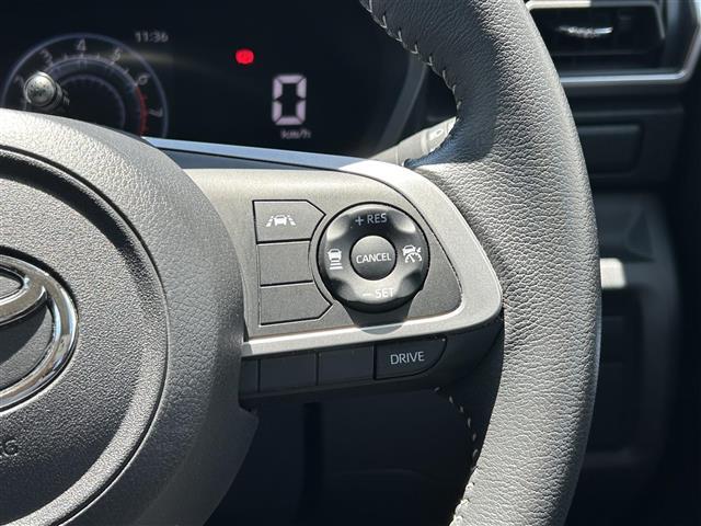 こちらはハンドルの写真です。中古車なので、若干の使用感はありますが、破損、不具合等はありません。ユーザー様から買取した車両を、一台一台チェックして問題のない車両を珪砂しております。ご安心ください。