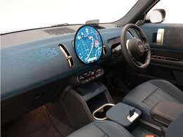 クラシックMINIの特徴を踏襲しつつ、新しいデザインに生まれ変わったインパネまわり