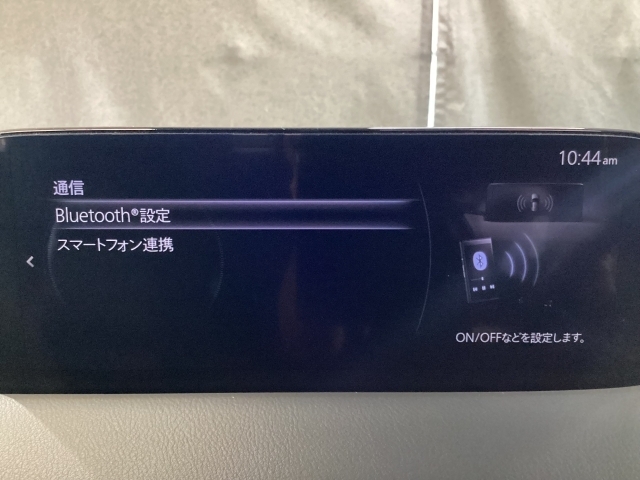 Apple Carplay・Android Auto対応！マツダ コネクト（コマンダーコントロール）でスマートフォンを操作して、通話、音楽を聴いたり、マップで目的地を調べることができます。