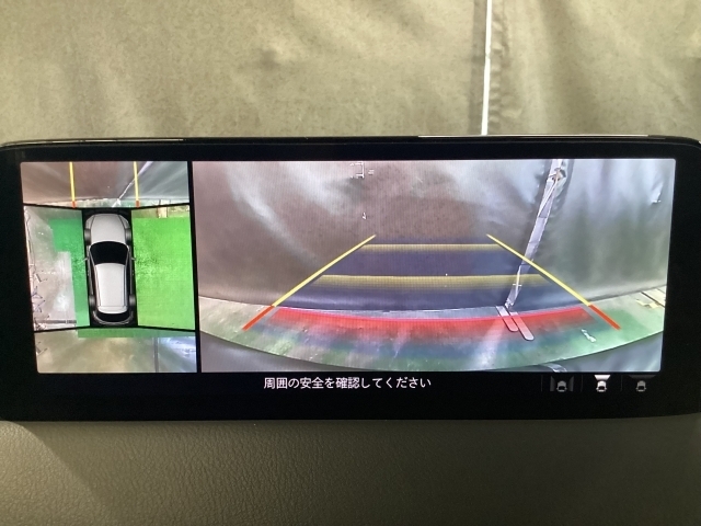 狭い場所での駐車やすれ違いなどでより的確な運転操作に役立つ360°ビューモニターが装備されています。