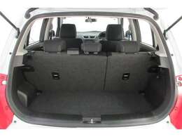 ラゲージスペースもしっかり確保。買い物の荷物もばっちり積み込むことができて便利です。