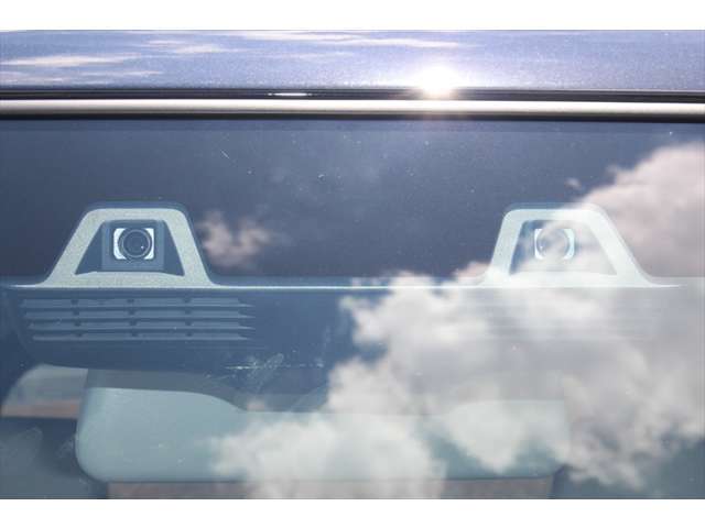 ご購入後のメンテナンス・車検も当店におまかせください！カフェのような空間でゆっくりおくつろぎ頂けますよ！